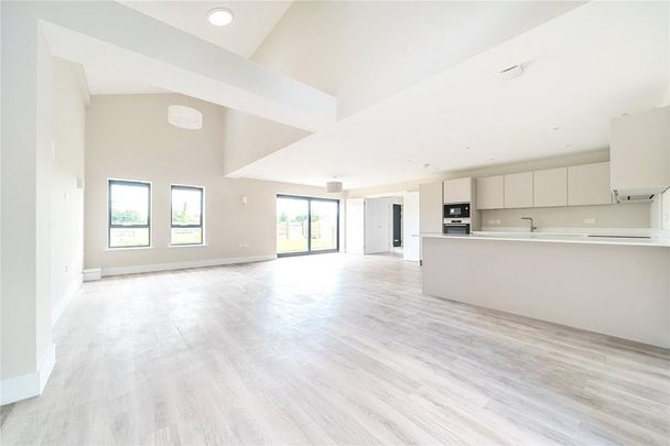 4 bedroom end of terrace house to rent - Photo 1