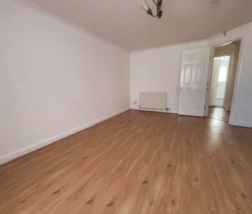 Price £1,000 pcm - Available Now - Unfurnished - Photo 3