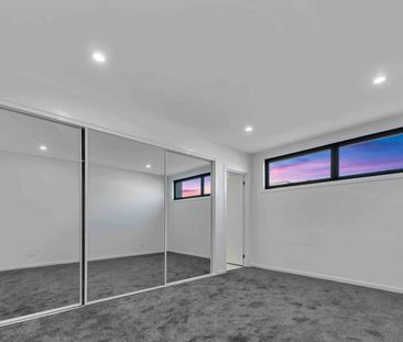 !! Exquisite 3-Bedroom Double-Story Townhome in Prime Tarneit Locat... - Photo 2