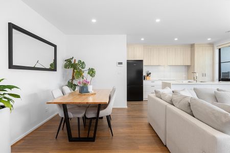 Light-Filled Modern Townhome in Denman Prospect - Photo 4