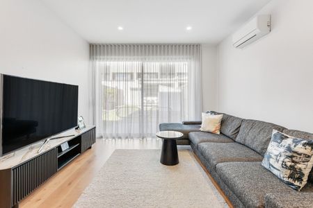 STYLISH COASTAL LIVING JUST 200M FROM THE BEACH - Photo 2