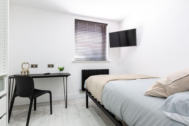 6 bedroom house to rent - Photo 1