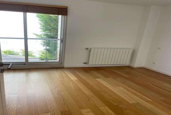 Apartamento T3 Duplex para arrendamento sem móveis no Alto de Santa Catarina, Algés