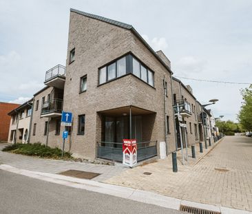 Gelijkvloers appartement met 2 slaapkamers in centrum - Photo 6