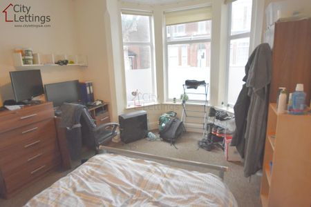 4 bedroom end of terrace house to rent - Photo 3