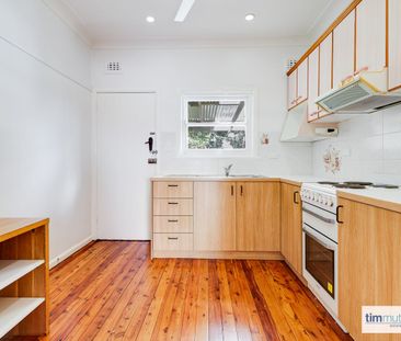 Charming 2 Bedroom Home in Prime Location - Photo 4