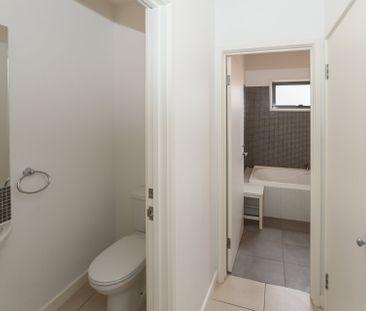 Large and Bright Modern Apartment in Kew - Photo 6