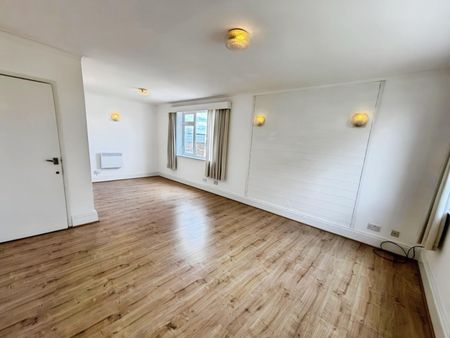 1 bedroom Flat To Let - Photo 2