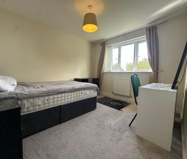 1 bedroom in a house share to rent - Photo 3
