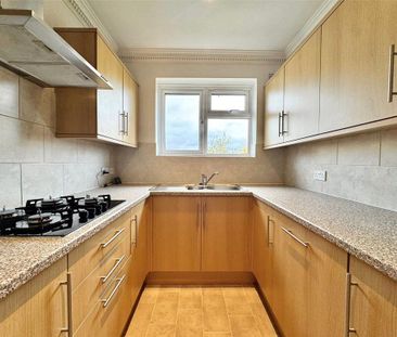 2 bedroom penthouse to rent - Photo 3