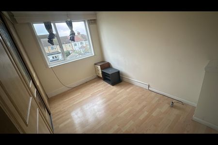 3 Bed Semi-Detached House, Huxley Drive, RM6 - Photo 3