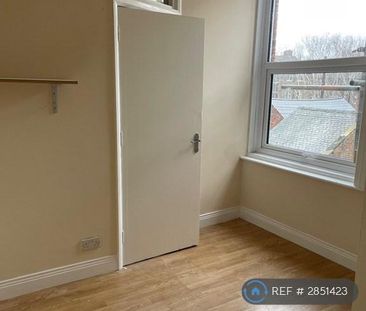 3 bedroom flat to rent - Photo 1