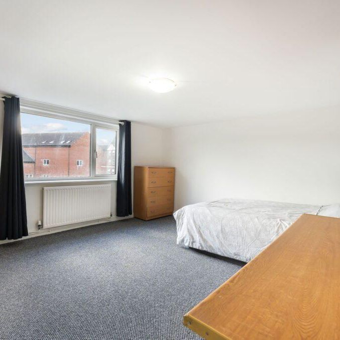 5 bedroom property to rent - Photo 1
