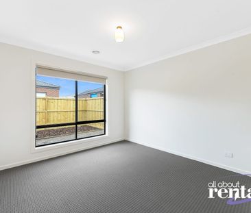 Spacious 3-Bedroom + Study Home in a Quiet Officer Street - Photo 1