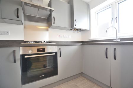 Rowan Way, Huntsgrove, Gloucester, GL2 - Photo 5