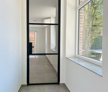 Volledig vernieuwde woning met gezellige koer en uitweg - Photo 4