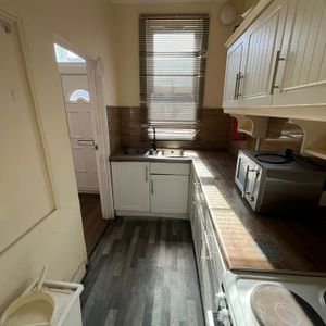 Room in a Shared House, St Hildas Mount, LS9 - Photo 3