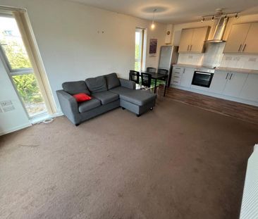 2 bedroom Flat To Let - Photo 3