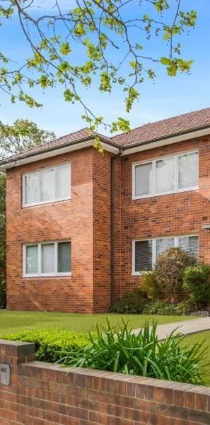 Bright & Spacious Two-Bedroom Apartment in Prime Location - Photo 1