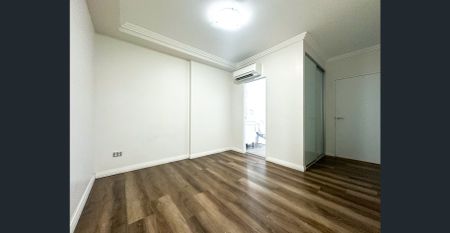 Spacious 2-Bedroom Apartment with Large Courtyard – Homebush West - Photo 3