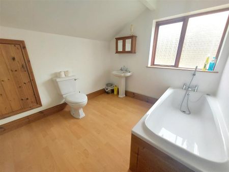 1 bedroom in a house share to rent - Photo 4