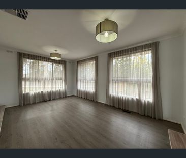 9 Thea Court, Keilor Park, Vic 3042 - Photo 2