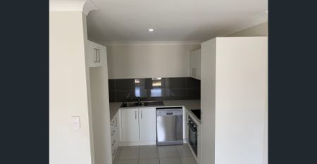 Low maintenance, modern with functionality - Photo 5