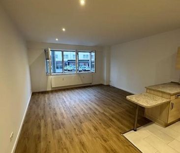 Wunderschön renovierte 2 Zimmer Wohnung 70m² inkl. EBK Gäste WC Lux... - Photo 1