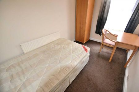 4 bedroom terraced house to rent - Photo 2