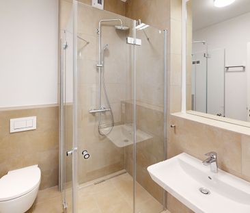 Living in Eastwing: 2-Room-Apartment with Balkon and built-in kitchen - Photo 4