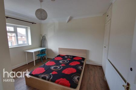 5 bedroom semi-detached house to rent - Photo 5