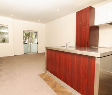 Charming Two-Level Townhouse for Rent! - Photo 6