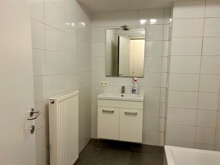 Gelijkvloers appartement met drie slaapkamers, tuin en garage - Photo 4