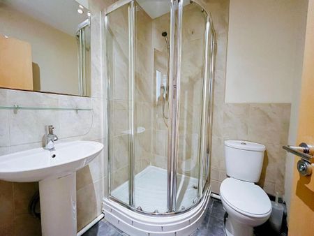 2 bedroom flat to rent - Photo 4