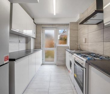 3 bedroom terraced house to rent - Photo 2