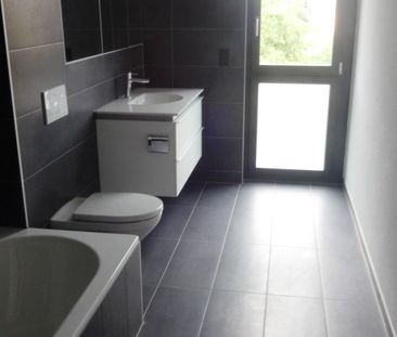 Moderne 4.5-Zimmerwohnung mit grosszügigem Grundriss - Photo 4