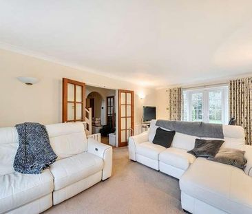 Hawkhurst, Cobham, Surrey, KT11 - Photo 2