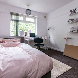 3 Bed Semi-Detached House, Beeston Road, NG7 - Photo 2