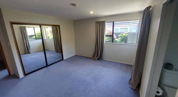 Get in before Christmas and enjoy summer by the beach - Photo 1