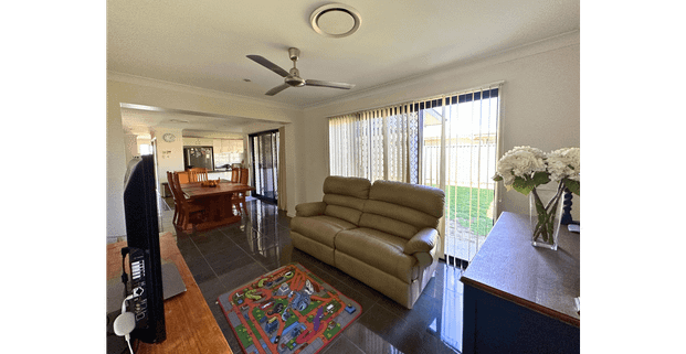 SPACIOUS & MODERN 4 BEDROOM, 2 BATHROOM HOME - DOUBLE GARAGE & SHED! - Photo 1