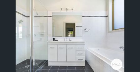 FULLY FURNISHED QUALITY FAMILY HOME WITH A POOL! - Photo 5