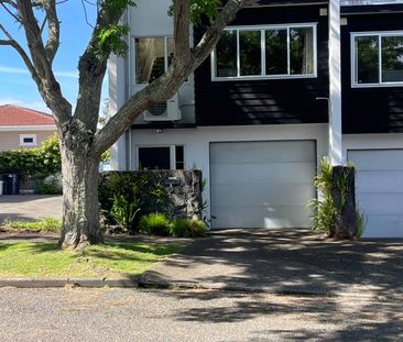 Boutique sunny north facing townhouse - Photo 5