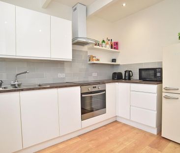 2 bedroom terraced house to rent - Photo 2