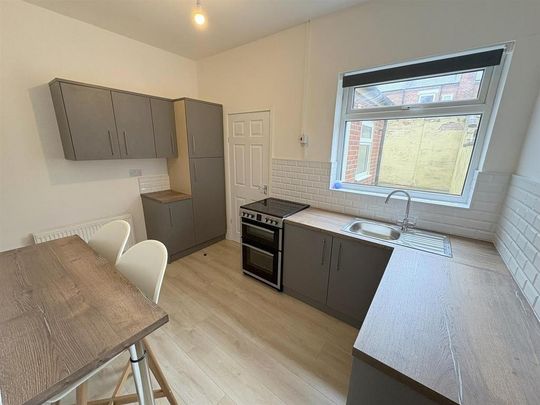 2 bedroom terraced house to rent - Photo 1