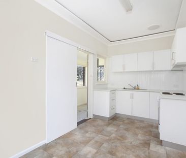 3 Bedroom Home, Convenient Location - Photo 3