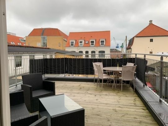 Nyistandsat gågade-lejlighed på 83 m² med stor terrasse - Photo 1