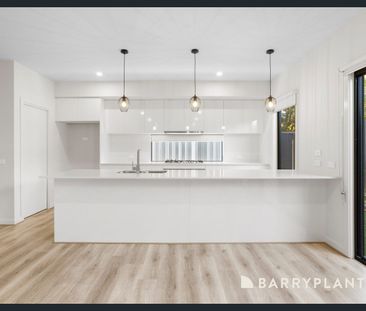 4-Bedroom, 3-Bathroom Townhouse with Flexible Floorplan. - Photo 6