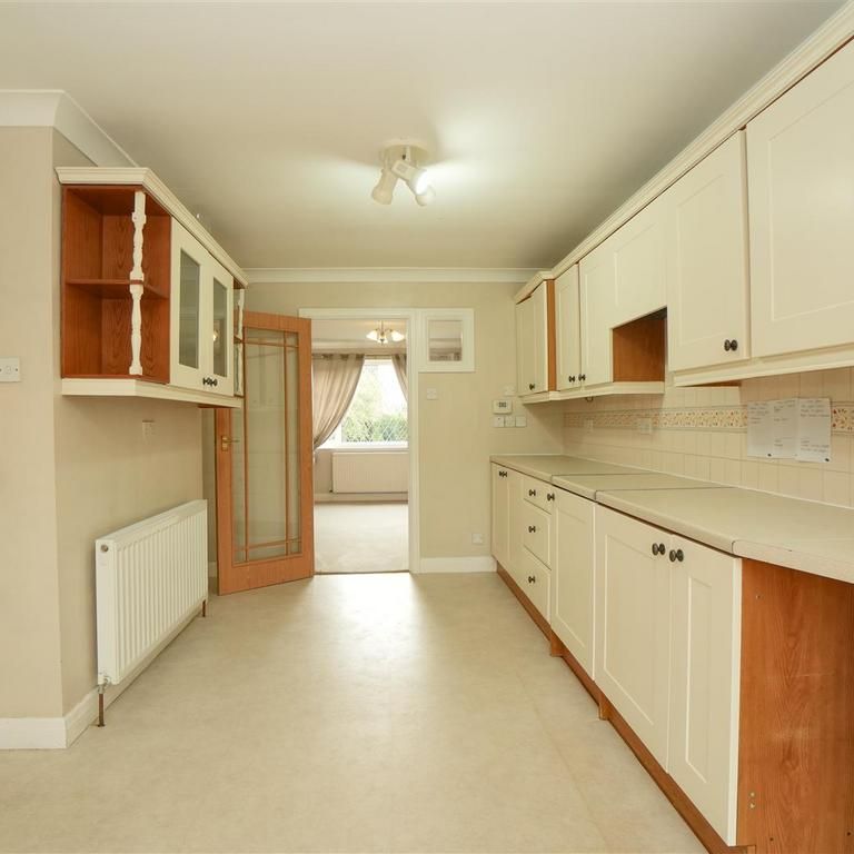 4 bedroom detached house to rent - Photo 1