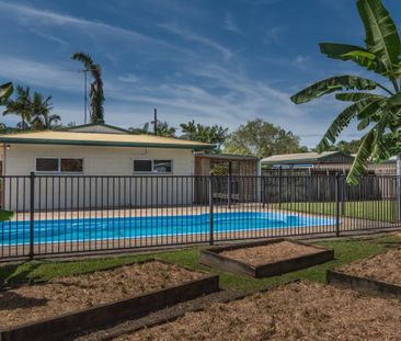 SPACIOUS FAMILY DUPLEX WITH HUGE YARD AND SPARKLING POOL! - Photo 5