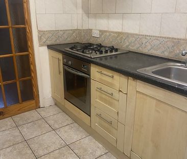 3 Bed Terraced House, Scarborough Road, E11 - Photo 6